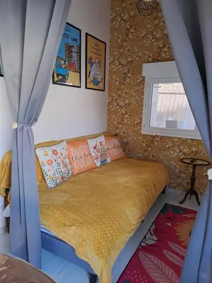 Un ou plusieurs lits dans un hébergement de l'établissement Petit gîte La vigne est belle - 2 étoiles- Sud Charente
