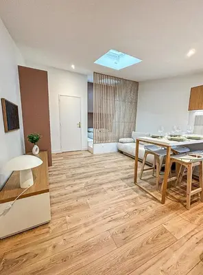 Coin salon dans l'établissement La Cahute Rochelaise - Cosy dans le centre-ville à 5 min du port