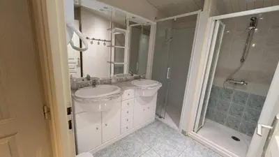 Salle de bains dans l'établissement Le Prieuré Saint Pierre, gîtes et chambres d'hôtes dans un parc classé