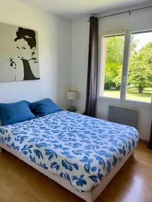 Un ou plusieurs lits dans un hébergement de l'établissement Maison contemporaine près de la mer