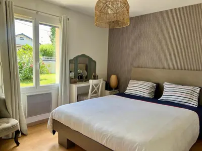 Un ou plusieurs lits dans un hébergement de l'établissement Maison contemporaine près de la mer