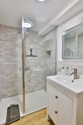 Salle de bains dans l'établissement Plemont