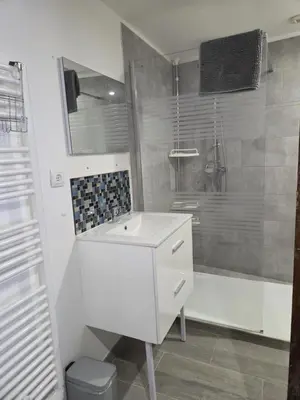 Salle de bains dans l'établissement GÎTE Flodid