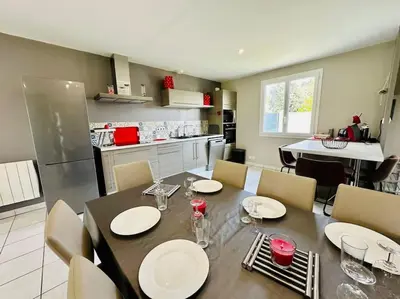 Cuisine ou kitchenette dans l'établissement Au petit bonheur - Maison familiale au calme