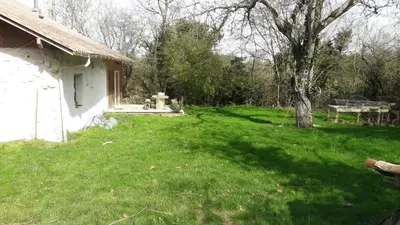 Jardin de l'établissement Gîte-Nature-Poitou 14 personnes 36 min Futuroscope