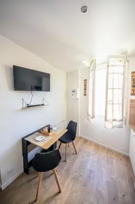 Télévision ou salle de divertissement dans l'établissement BLD-Location