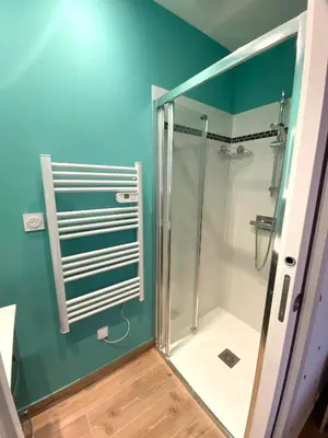 Salle de bains dans l'établissement NID du BONHEUR
