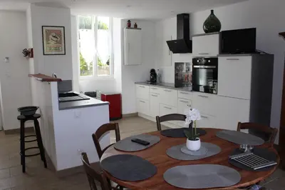 Cuisine ou kitchenette dans l'établissement Le gîte du verger