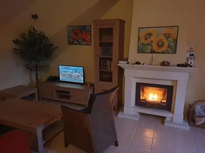 Télévision ou salle de divertissement dans l'établissement Charmante maison de vacances - Domaine les Forges