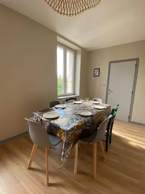 Coin salon dans l'établissement Appartement T4 et Parking à 3km du Futuroscope