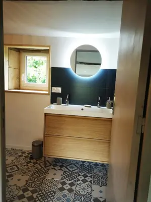 Salle de bains dans l'établissement Les chambres de Cherveux