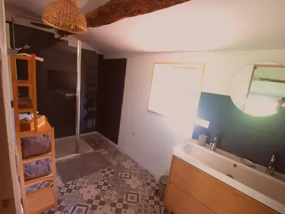 Salle de bains dans l'établissement Les chambres de Cherveux