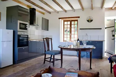 Cuisine ou kitchenette dans l'établissement Gite Du Jardin