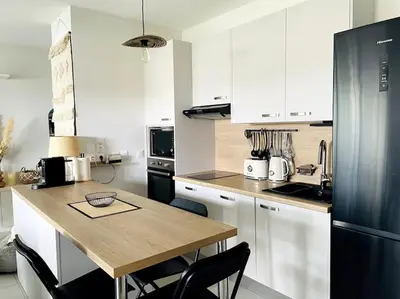 Cuisine ou kitchenette dans l'établissement Le Berlioz - Jardin privatif