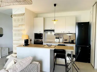 Cuisine ou kitchenette dans l'établissement Le Berlioz - Jardin privatif