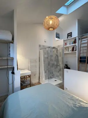 Un ou plusieurs lits dans un hébergement de l'établissement Loft avec terrasse et jardin