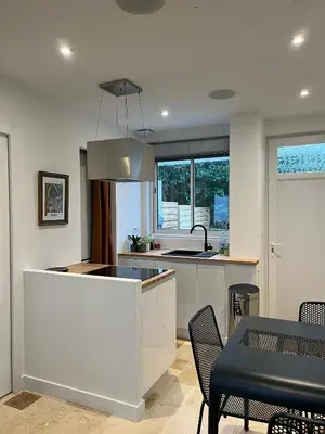 Cuisine ou kitchenette dans l'établissement Loft avec terrasse et jardin