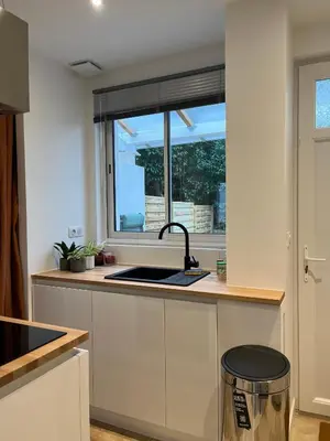 Cuisine ou kitchenette dans l'établissement Loft avec terrasse et jardin