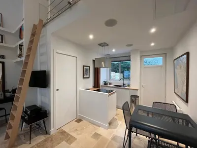 Coin salon dans l'établissement Loft avec terrasse et jardin