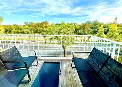 Balcon ou terrasse dans l'établissement Superbe appartement extérieur, 2 chambres, parking