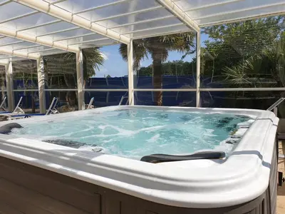 Piscine de l'établissement Maison de charme à Meursac avec piscine ou située à proximité