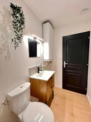 Salle de bains dans l'établissement MAISON LA FEUILLERAIE N3-standingmaison-Wifi-proche centre ville-PROPERTY RENTAL NM