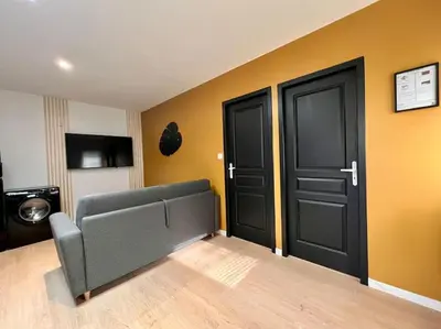 Télévision ou salle de divertissement dans l'établissement MAISON LA FEUILLERAIE N3-standingmaison-Wifi-proche centre ville-PROPERTY RENTAL NM