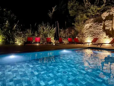 Piscine de l'établissement Le gîte 24 proche du Futuroscope - Jacuzzi compris ou située à proximité