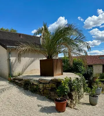 Jardin de l'établissement Le gîte 24 proche du Futuroscope - Jacuzzi compris