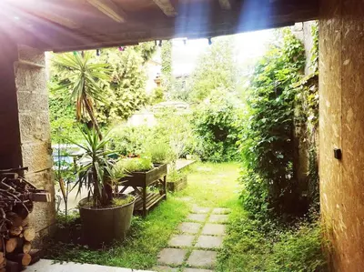 Jardin de l'établissement Gîte chaleureux à Cherveux