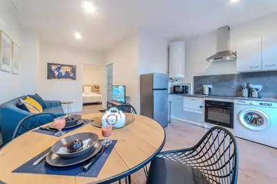 Cuisine ou kitchenette dans l'établissement Le cantonnement Angoumois