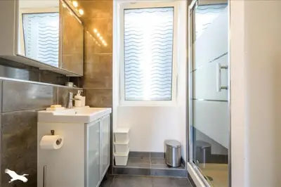 Salle de bains dans l'établissement Belle maison proche plage
