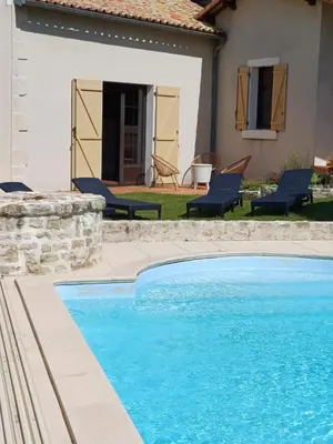 Piscine de l'établissement Gite de la Séguinière ou située à proximité