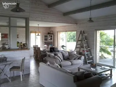 Coin salon dans l'établissement Villa Taru Marais Poitevin
