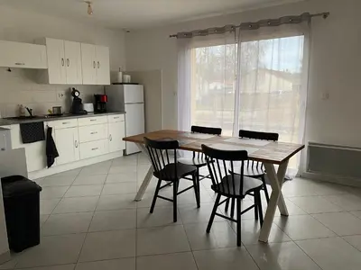 Cuisine ou kitchenette dans l'établissement Maison à 10 minutes du Futuroscope