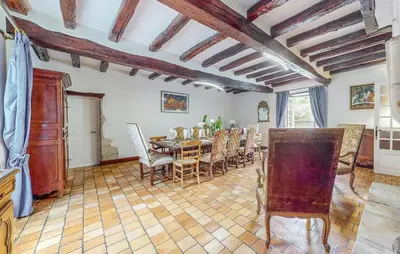 Coin salon dans l'établissement Beautiful Home In Couhe