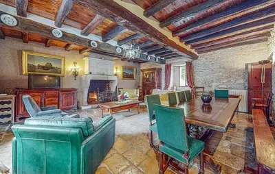 Coin salon dans l'établissement Beautiful Home In Couhe