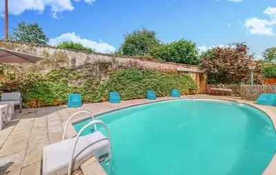 Piscine de l'établissement Beautiful Home In Couhe ou située à proximité
