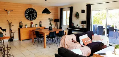 Coin salon dans l'établissement Villa CLOTESS
