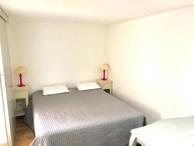 Un ou plusieurs lits dans un hébergement de l'établissement Charmante Maison Fourasine Centre-ville Jardin