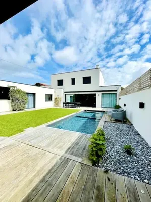 Piscine de l'établissement L'Escapade - Villa avec piscine ou située à proximité