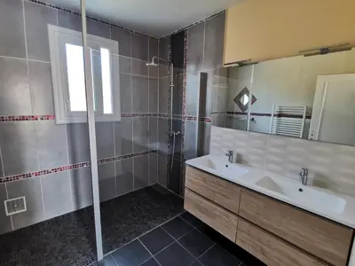 Salle de bains dans l'établissement Gîte Natura Bella