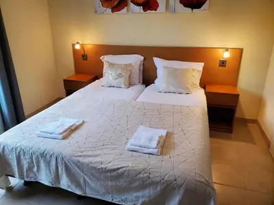 Un ou plusieurs lits dans un hébergement de l'établissement Villa in Les Forges with Golf & Pool Access