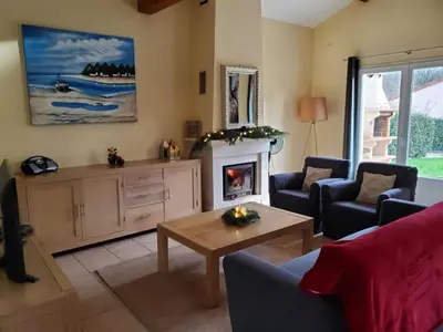 Coin salon dans l'établissement Villa in Les Forges with Golf and Pool