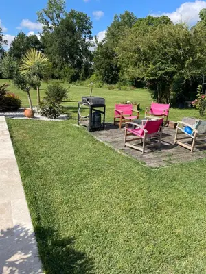 Jardin de l'établissement Charentaise contemporaine