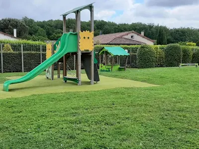 Aire de jeux pour enfants de l'établissement Villa in Les Forges with Golf & Pool Access