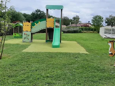 Aire de jeux pour enfants de l'établissement Villa in Les Forges with Golf & Pool