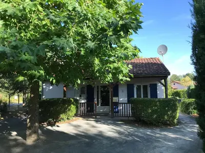 Jardin de l'établissement Villa in Parthenay with Bubble Bath