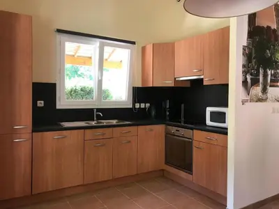 Cuisine ou kitchenette dans l'établissement Villa in Parthenay with Bubble Bath