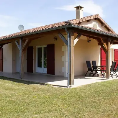 Villa in Parthenay with Private Garden